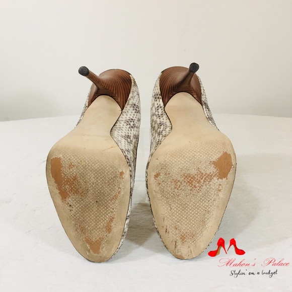 B. Makowsky Snake Skin Heels - Picture 7 of 7